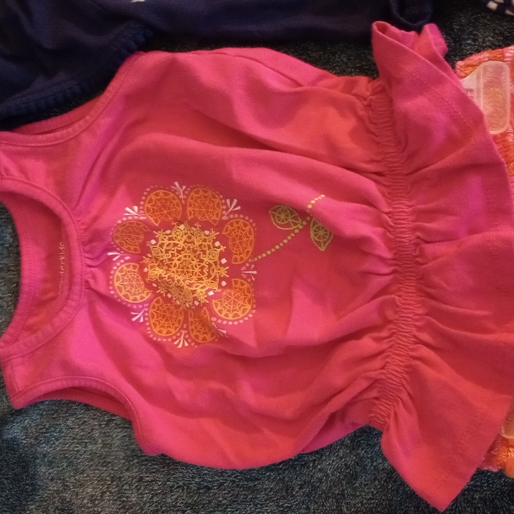 EUC 2 Outfits Girls Summer Lot Size 24M / 2T Flowers Plaid - Picture 2 of 5